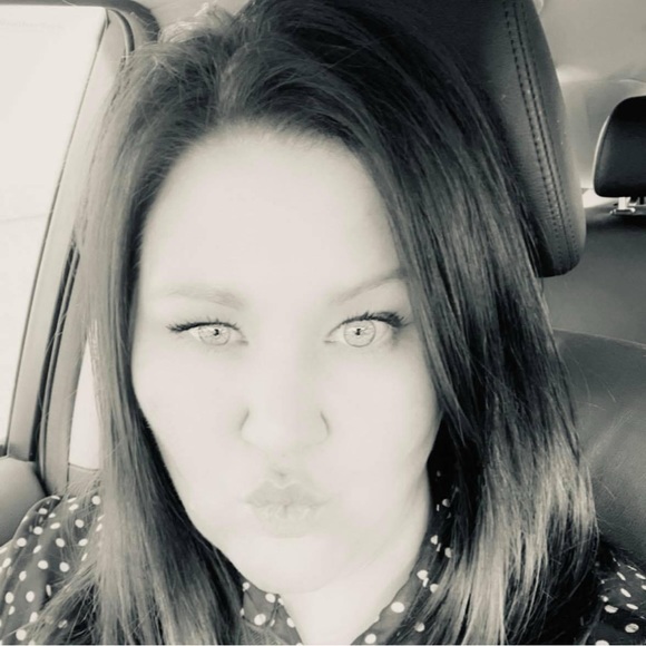 Meet your Posher, Amy - Picture 9 of 16